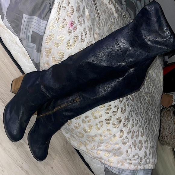 Thigh high boots - Picture 3 of 3